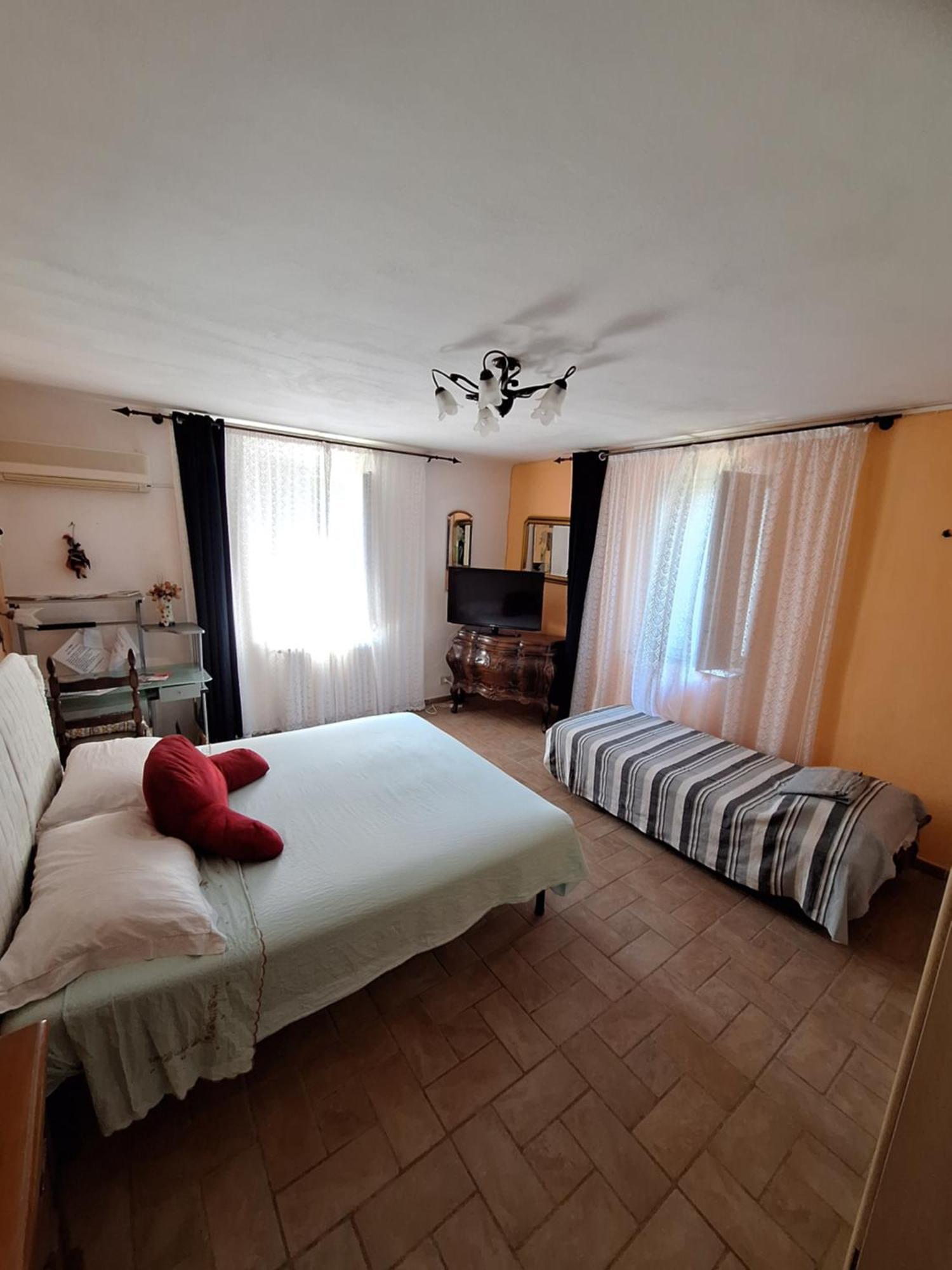 Hotel Mama' Castell'Anselmo Esterno foto