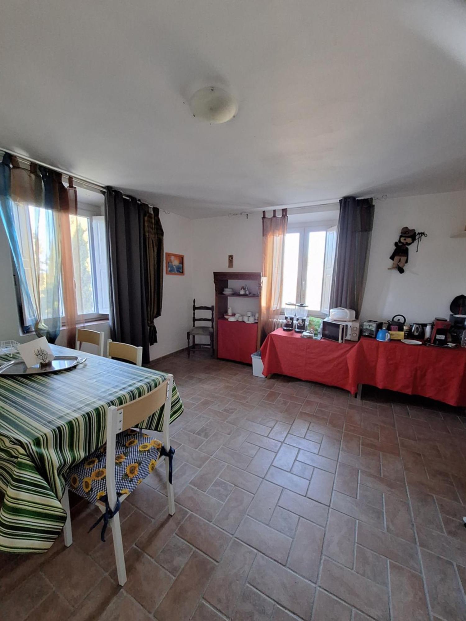 Hotel Mama' Castell'Anselmo Esterno foto